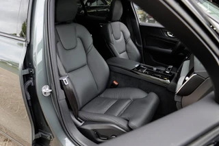 Volvo V60 T8 AWD Plus Dark / 28