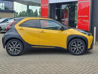 Toyota Aygo X Hybrid 115 GR Sport NIEUW IN DE SHOWROOM DIRECT LEVERBAAR 18'' LM-VELGEN PDC STOELVERWARMING AD-CRUISE / 7