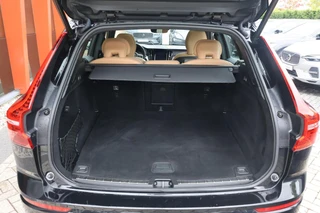 Volvo XC60 T8 Recharge AWD Momentum | Leder | Panoramadak | Parkeercamera | Keyless / 21