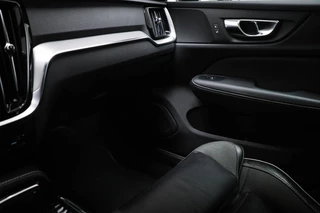 Volvo V60 2.0 T6 Recharge AWD R-Design | PARK ASSIST PACK | DAB | APPLE | VOORRUITVERWARMING | CAMERA / 39