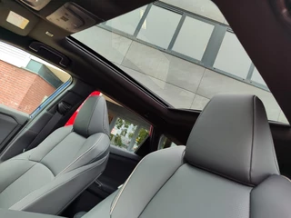 Toyota bZ4X Touring EXECUTIVE AWD 75 kWh NIEUW! PANODAK JBL-AUDIO 1500KG TREKGEW LM-VELGEN 20" 4S-BANDEN STOELVERW/KOELING STUURVERW BLIND SPOT WARMTEPOMP EL-ACHTERKLEP / 14