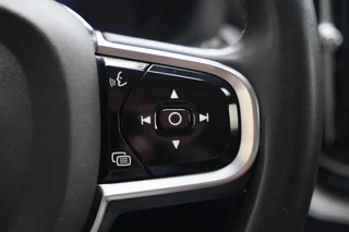 Volvo XC60 T6 Recharge AWD Plus Dark | Stoelverwarming | Trekhaak |  Parkeercamera | Panoramadak  | Longe Range | Pilot Assist | BLIS | Leder | Glossy Black | Keyless / 38