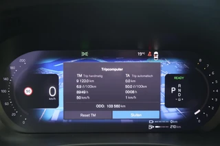 Volvo XC60 T6 Recharge AWD Plus Dark | Stoelverwarming | Trekhaak |  Parkeercamera | Panoramadak  | Longe Range | Pilot Assist | BLIS | Leder | Glossy Black | Keyless / 20