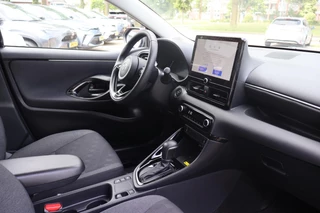 Toyota Yaris 1.5 Hybrid 115 Dynamic STOEL/STUURVERW PARK-SENSOREN KEYLESS LM-VELGEN LED CAMERA PRIVACY-GLASS AD-CRUISE APPLE/ANDROID DAB+ / 18