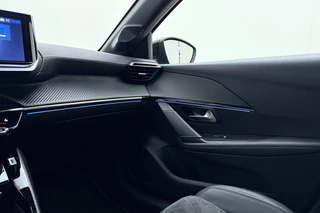 Peugeot 208 1.2 Hybrid 145 e-DCS6 GT | Stoelverwarming | Cruise control | Apple carplay/Android auto | Elek. verstelbare stoelen | Achteruitrijcamera | Kunstlederen/Alcantara bekleding | Massagefunctie | Stuurbediening / 34