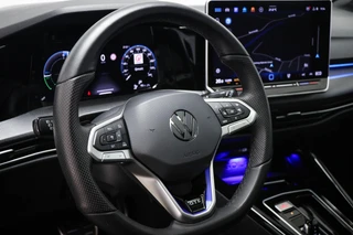 Volkswagen Golf 1.5 eHybrid GTE | LEDER | PANORAMADAK | HEAD UP | STOELVENTILATIE | STUURVERWARMING | TREKHAAK | 18" / 35