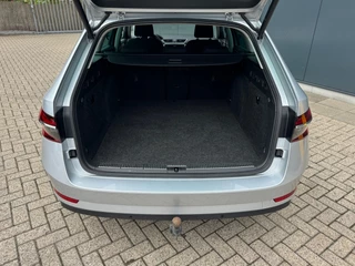 Skoda Superb Combi 1.4 TSI iV Style * AUTOMAAT * Trekhaak * Navigatiesysteem * Elektr. Kofferklep * / 18