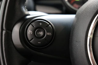 MINI Cooper Hatchback Chili Business 3 deurs  / Navigatiesysteem Professional / Panoramadak / LED / Climate Control / Parkeersensoren / Sportstoelen / Cruise Control / Bluetooth / 17 Inch / Chrome Line / Lichtpakket / Extra Getint Glas / 32