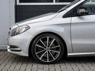 Mercedes-Benz B-Class 250 Ambition Rood leder | Xenon | Camera | Navi | Trekhaak | PDC v+a | Cruise control / 20