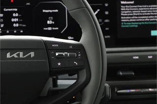 Kia EV3 Plus 81.4 kWh  - Prijs incl. €3.000,- inruilpremie - Stoel/Stuur Verwarming - Climate Control - Draadloze oplader - Navigatie - Fabrieksgarantie tot 06-2033 / 25
