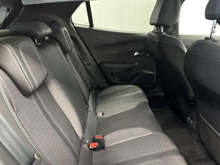 Peugeot e-2008 EV Allure Pack 50 kWh 3 FASE 92% SOH CAMERA ECC CRUISE CARPLAY NAVI LM. / 15