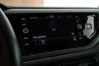 Volkswagen Polo 1.0 TSI 95pk 2x R-Line Climate Control ACC Camera Stoelverwarming Keyless Navigatie / 32