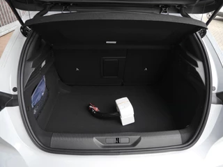 Peugeot 308 1.2 Hybrid 145 e-DCS6 GT € 6000,- DEMOVOORDEEL! | AGR stoelen | Stoel en stuurverwarming | Camera rondom | Adaptieve cruise control | Panoramadak | Afneembare trekhaak | Full led | 18 inch lichtmetalen velgen / 15