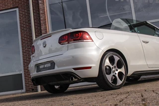 Volkswagen Golf Cabrio 2.0 TSI GTI | 2e eigenaar | DSG | Xenon | Stoelverwarming | Climatronic | Cruise control | Navigatie | Bluetooth | PDC | 18 inch Detroit | Origineel / 38