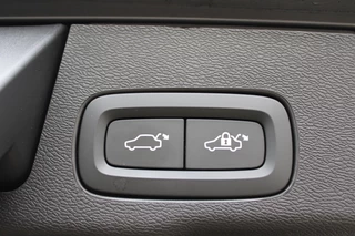 Volvo XC60 2.0 T8 Plug-in hybrid AWD Ultra Dark  | Head-Up | Panoramadak | Leder | H&K | BLIS / 42