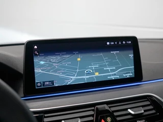BMW 5 Serie Touring 530e xDrive M-Sport Panoramadak | Adapt. Cruise Control / 12