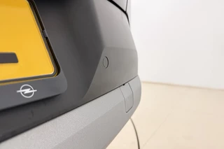 Opel Frontera 1.2 Turbo 145pk Hybrid Automaat GS 7 persoons | 8 Jaar speciale garantie | Navigatie | Stoel- en stuurverwarming | Verwarmbaar voorraam | Dakrails | Achteruitrijcamera | Climate control | 17" Lichtmetalen velgen / 4