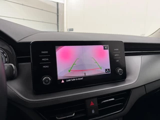 Skoda Kamiq 1.0 TSI Business Edition Automaat | Trekhaak | Camera | Apple CarPlay | Stoelverwarming | Lane Assist / 7