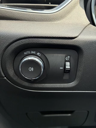 Opel Grandland X 130 PK 8-Traps Automaat | Climate control | Panorama dak | Winterpakket | Navigatie | Parkpilot | LM-Velgen | Trekhaak | AGR | Xenon verlichting / 30