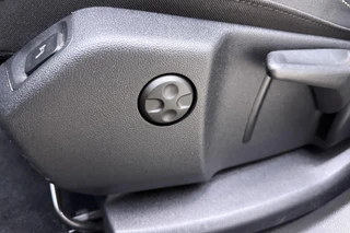Opel Grandland X 1.6 Turbo Hybrid Business Elegance 225 PK Automaat | Trekhaak | Camera | Keyless | Elektrische achterklep | Climate control | Stoelverwarming | Dakrails / 23