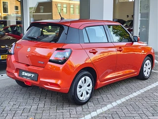 Suzuki Swift 1.2 COMFORT SMART HYBRID  Direct Leverbaar | Tot 10 JAAR GARANTIE!  Inclusief € 2.200,- Voorraad Voordeel / 6