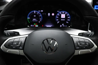 Volkswagen Golf 1.5 eHybrid GTE | LEDER | PANORAMADAK | HEAD UP | STOELVENTILATIE | STUURVERWARMING | TREKHAAK | 18" / 37