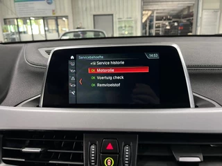 BMW X2 SDrive18i Executive / NL-auto / Navigatie / 32