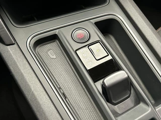 CUPRA Leon 1.4 e-Hybrid VZ Business PHEV | Stoel/Stuur Verwarming Carplay Keyless Camera / 24