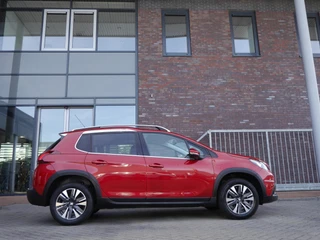Peugeot 2008 1.2 PureTech Allure 110pk | Extra getint glas | Achteruitrijcamera | Climate control | Apple carplay/Android auto | Lage km.stand | Lichtmetalen velgen | Regensensor / 2