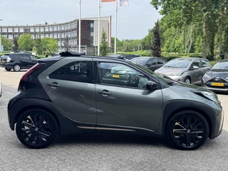 Toyota Aygo X PREMIUM CABRIO KEYLESS PARK-SENSOREN STOELVERWARMING APPLE/ANDROID LM-VELGEN 18" / 8
