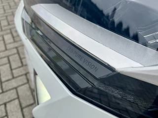 Renault Captur 1.6 E-Tech Full Hybrid 145 Techno  | Stoel+Stuurverwarming | Climate Control | Draadloze Telefoonlader | Camera + Sensoren | Two-Tone | Apple CarPlay/Android Auto / 18