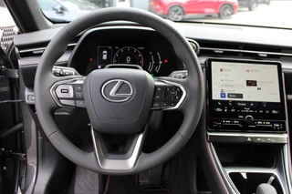 Lexus LBX 1.5 Emotion 2WD / 17
