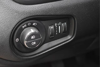 Jeep Renegade 1.4 MultiAir Latitude  | NL-Auto | Cruise Contr | Airco | Bluetooth | LM-Velgen | NAP / 38
