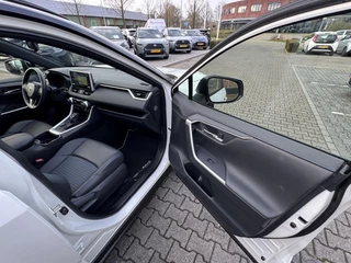 Toyota RAV4 2.5 HYBRID AWD BI-TONE PANO-DAK STOELVERW BLIND-SPOT 360° CAMERA PARK-SENSOREN APPLE/ANDROID EL-ACHTERKLEP / 24