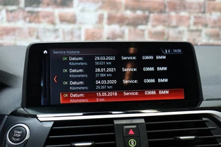 BMW X3 xDrive20i High Executive xLine Automaat  / Navigatiesysteem Professional / Panoramadak / Trekhaak / Leder / Parkeersensoren voor+achter / 19 Inch / Sportstoelen / LED / Stoelverwarming / Climate Control / 23
