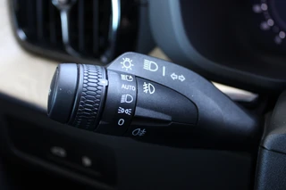 Volvo XC60 2.0 T8 Ultra Bright  | Facelift | Luchtvering | Massage | H/K | Head-Up / 18