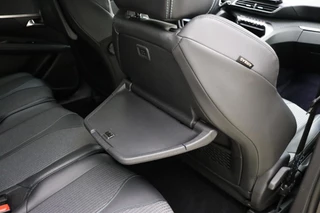 Peugeot 5008 1.2 PureTech Allure Pack Business 130 PK | Automaat | 7-zits | Camera | Cruise Control | Navigatie | Climate Control | Start/stop |Getinte ramen | 1e eigenaar / 19