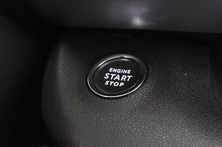 Jeep Avenger 1.2 e-Hybrid Altitude Achteruitrijcamera Apple CarPlay 17" / 35