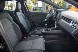 Renault Clio 1.0 TCe Intens | Rijklaar | Mirror Screen | Airco | Cruise Control | Parkeersensoren rondom | Camera | 1e eigenaar / 18