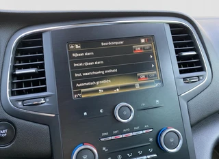 Renault Mégane Estate 1 .3 TCe Bose 160 pk AUT. | navigatie | cruise control | trekhaak | bose audio | keyless | privacy glas / 26