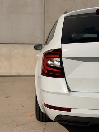 Skoda Octavia Combi 1.8 TSI 4x4 DSG Pano Trekhaak CarPlay Elektrische achterklep / 33