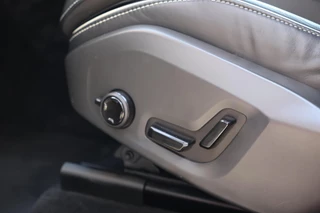 Volvo XC60 T6 Recharge AWD Plus Bright | Stoelverwarming | Trekhaak  | Parkeercamera | Panoramadak | Long Range |   Memory Stoelen | Keyless / 31