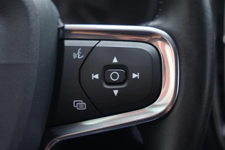 Volvo XC40 T4 Momentum | Stoelverwarming | Trekhaak | Parkeercamera | Keyless / 30