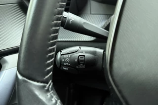 Peugeot 2008 1.2 Turbo 100pk Allure | Trekhaak | Navigatie | Achteruitrijcamera | Climate control | Parkeersensoren | Lichtmetalen velgen / 22