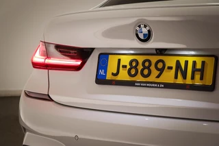 BMW 3-serie 318i M-Sport Executive Edition | AUDIO MEDIA- PACK | DRAADLOZE LADER | DAB | APPLE | CAMERA | 19" / 23