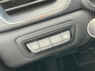 Renault Captur 1.3 TCe 130 Initiale Paris uit 2020  Rijklaar + 12 maanden Bovag-garantie Henk Jongen Auto's in Helmond,  al 50 jaar service zoals 't hoort! / 16