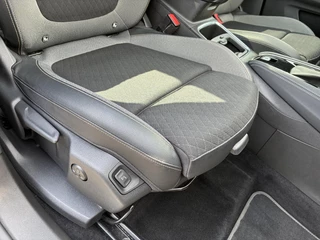 Opel Grandland X 130 PK 8-Traps Automaat | Climate control | Panorama dak | Winterpakket | Navigatie | Parkpilot | LM-Velgen | Trekhaak | AGR | Xenon verlichting / 42