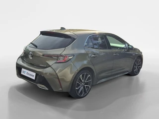 Toyota Corolla 2.0 Hybrid Executive / 7