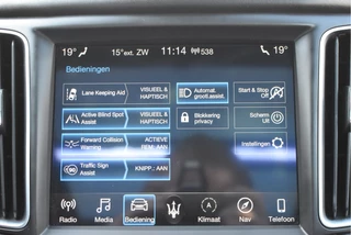 Maserati Levante 3.0 V6 AWD GranLusso 350 pk Facelift Driver ass.Pack 1 | Open dak | Harman/Kardon | Camera | Luchtvering | Carplay | Keyless | DAB | Full LED | 20" / 62