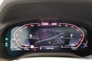 BMW iX3 High Executive 80 kWh Automaat  / Driving Assistant Professional / SOH 97% / Live Cockpit Professional / Trekhaak / Panoramadak / Adaptief Onderstel / Leder / Harman Kardon / Shadow Line / Head-Up Display / Adaptieve LED-koplampen / DAB / 20 Inch / 38
